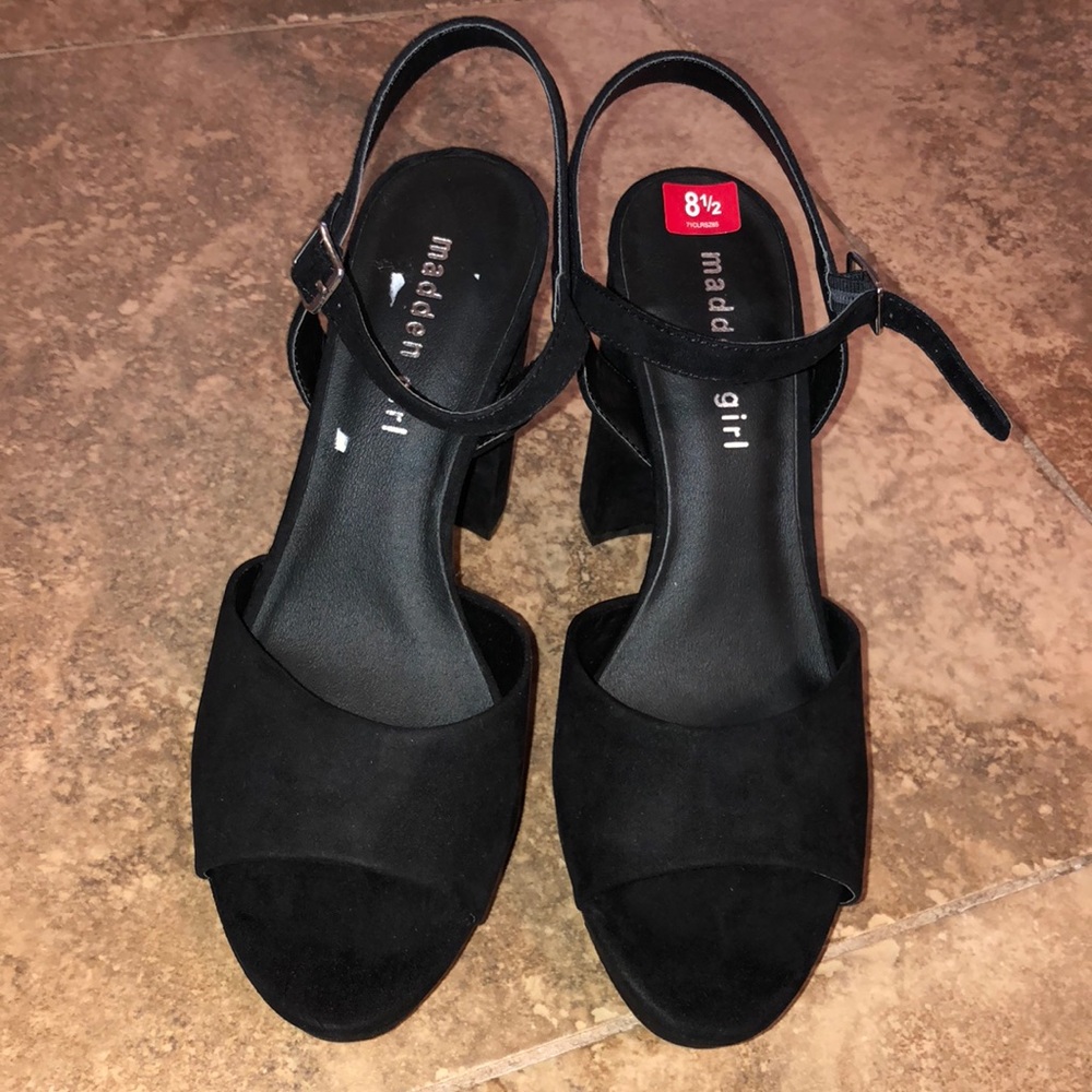Heels - Picture 2 of 3